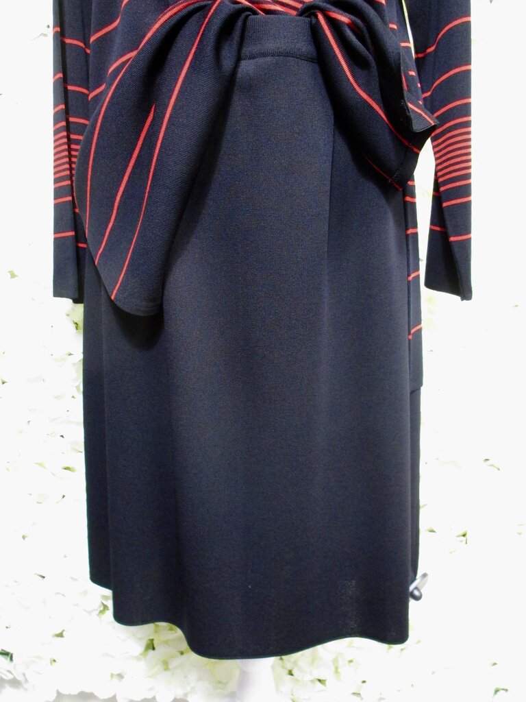 L black skirt knit
