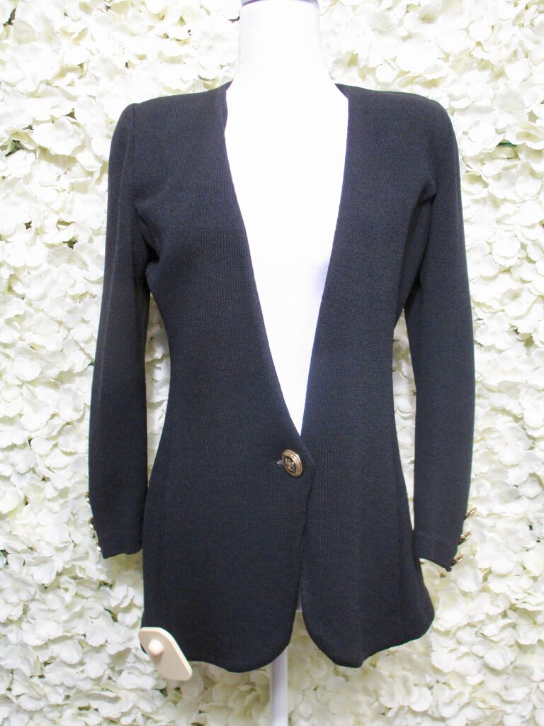 2 basics black blazer