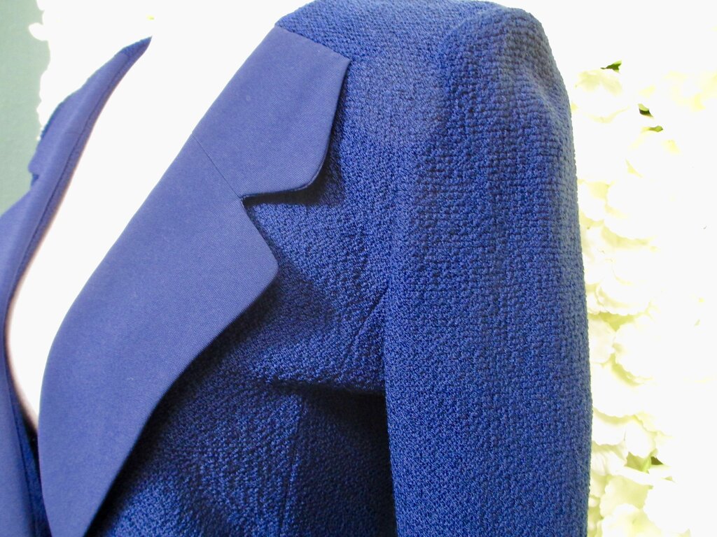 2 navy blue blazer w/ pads