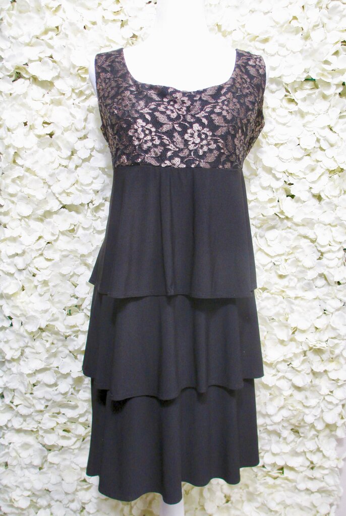 L sleeveless dress w/ lace