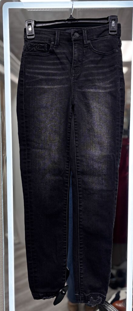 black denim ankle skinny jean