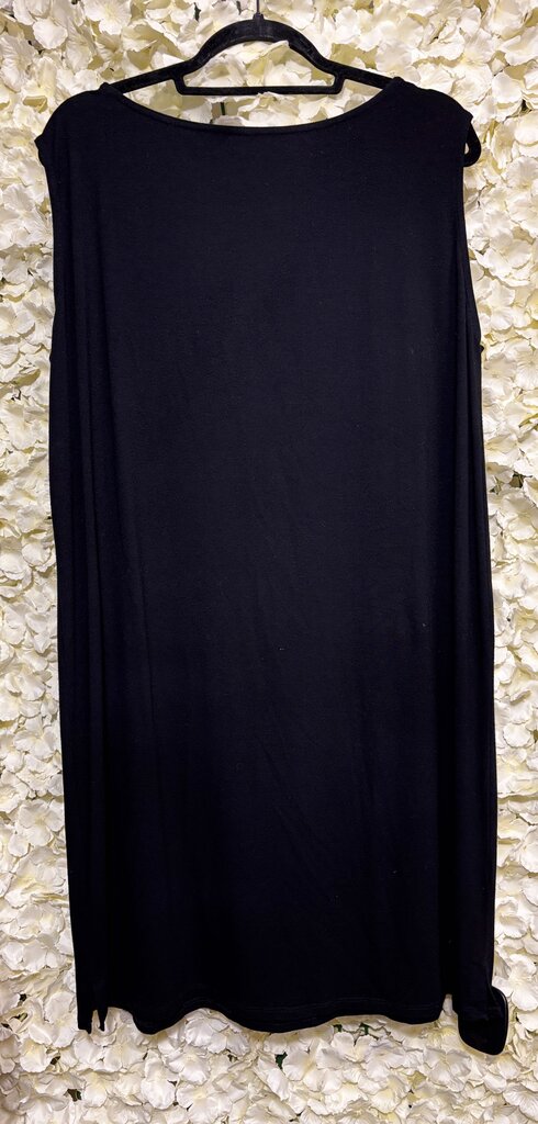 black sleeveless dress