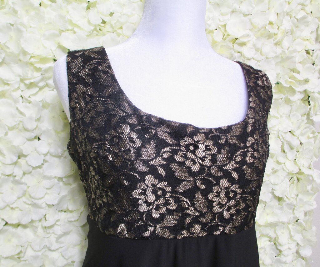 L sleeveless dress w/ lace