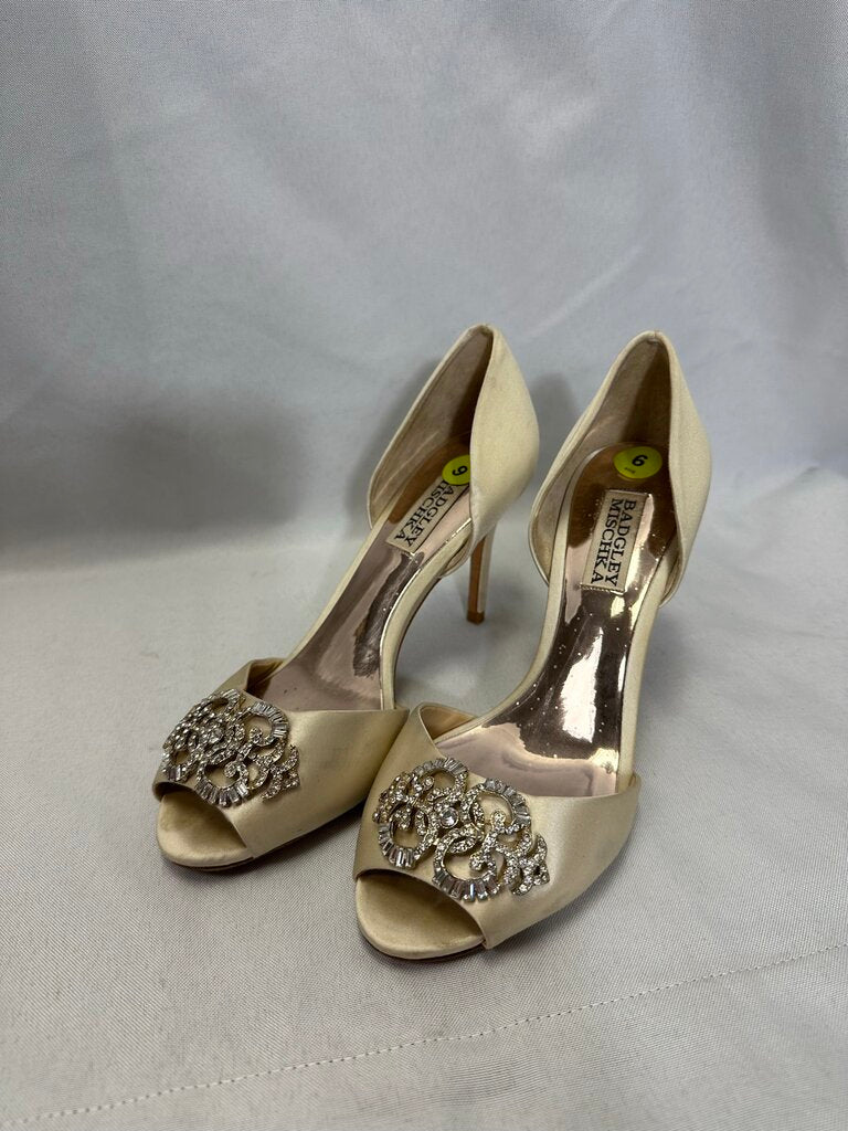 Badgley Mischka Cream Embellished Heels
