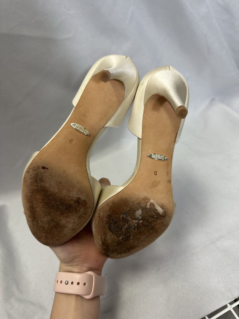 Badgley Mischka Cream Embellished Heels