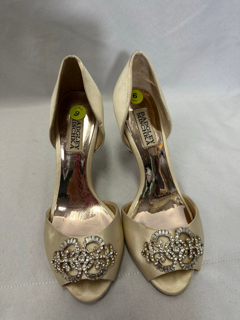 Badgley Mischka Cream Embellished Heels