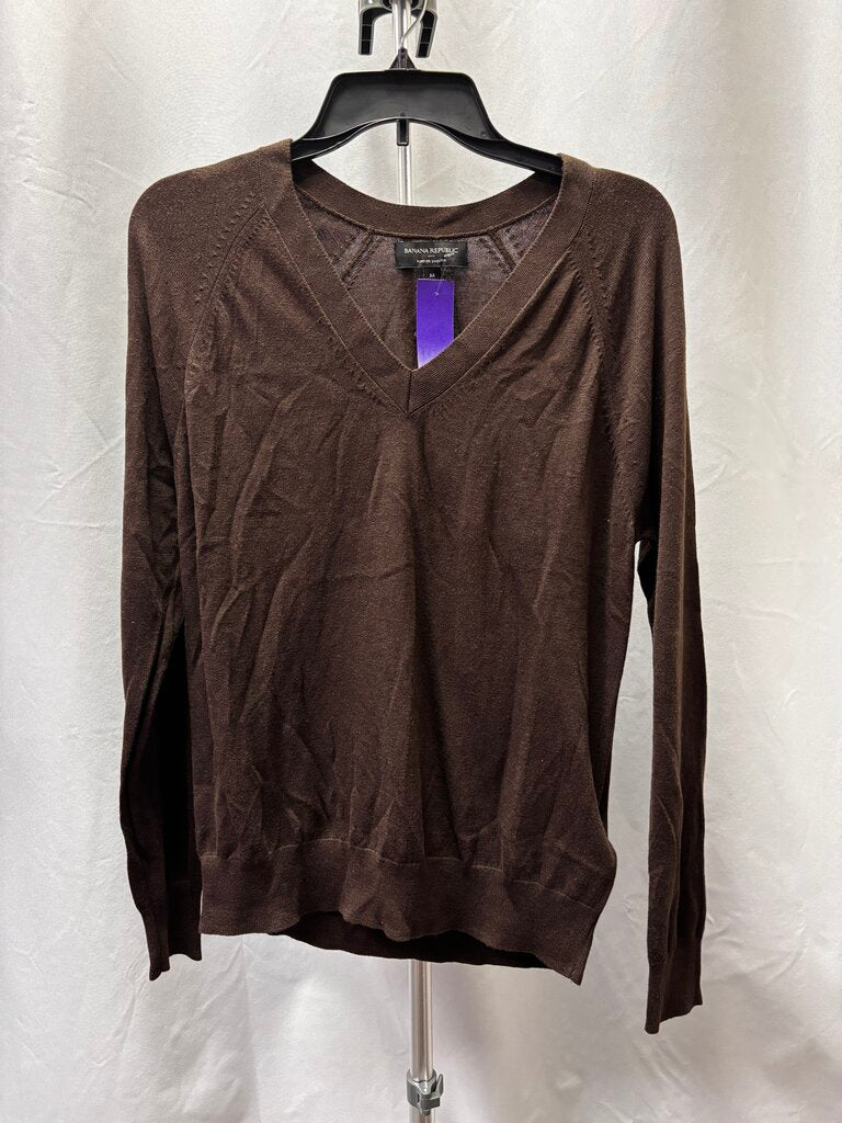 M brown low v-neck sweater