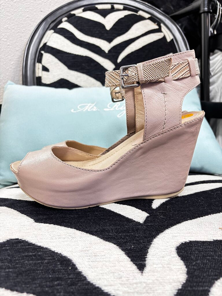 7.5 solestep taupe wedges heels