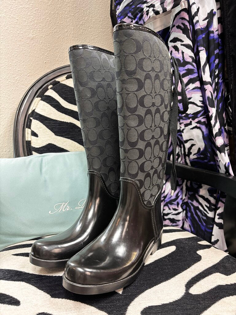 8 black rain boots w/ laces