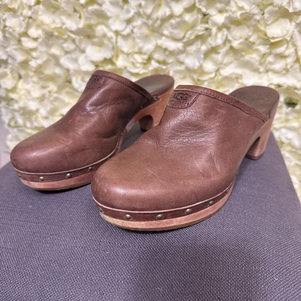 brown leather clog