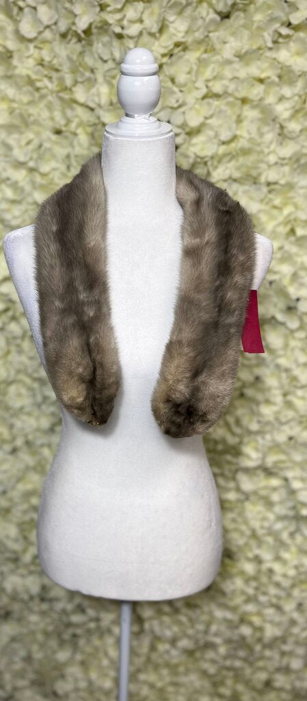 brown/grey fur neck collar