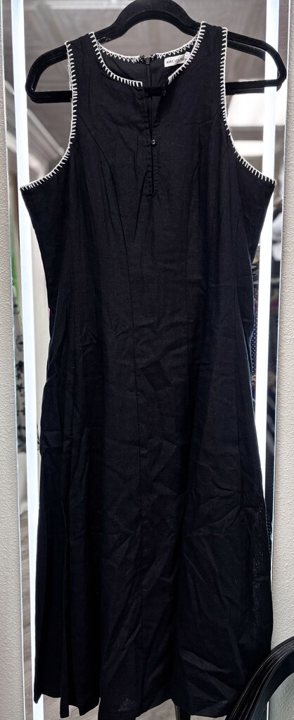 black sleeveless dress white stitch