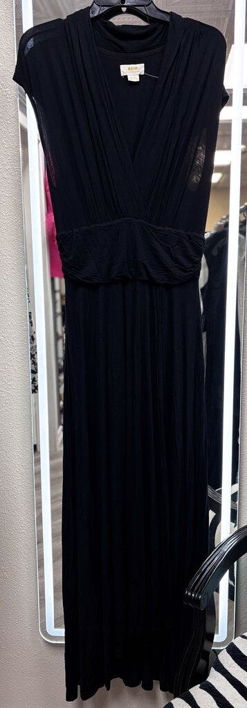 black sleeveless maxi dress